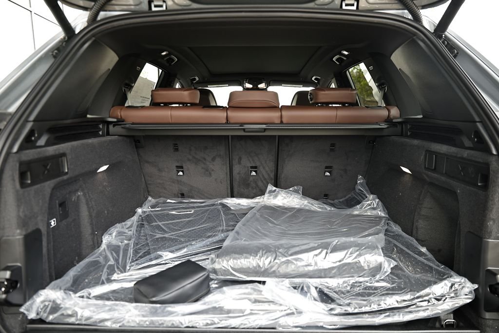 New 2026 Skyscraper Grey Metallic BMW xDrive40i image 32