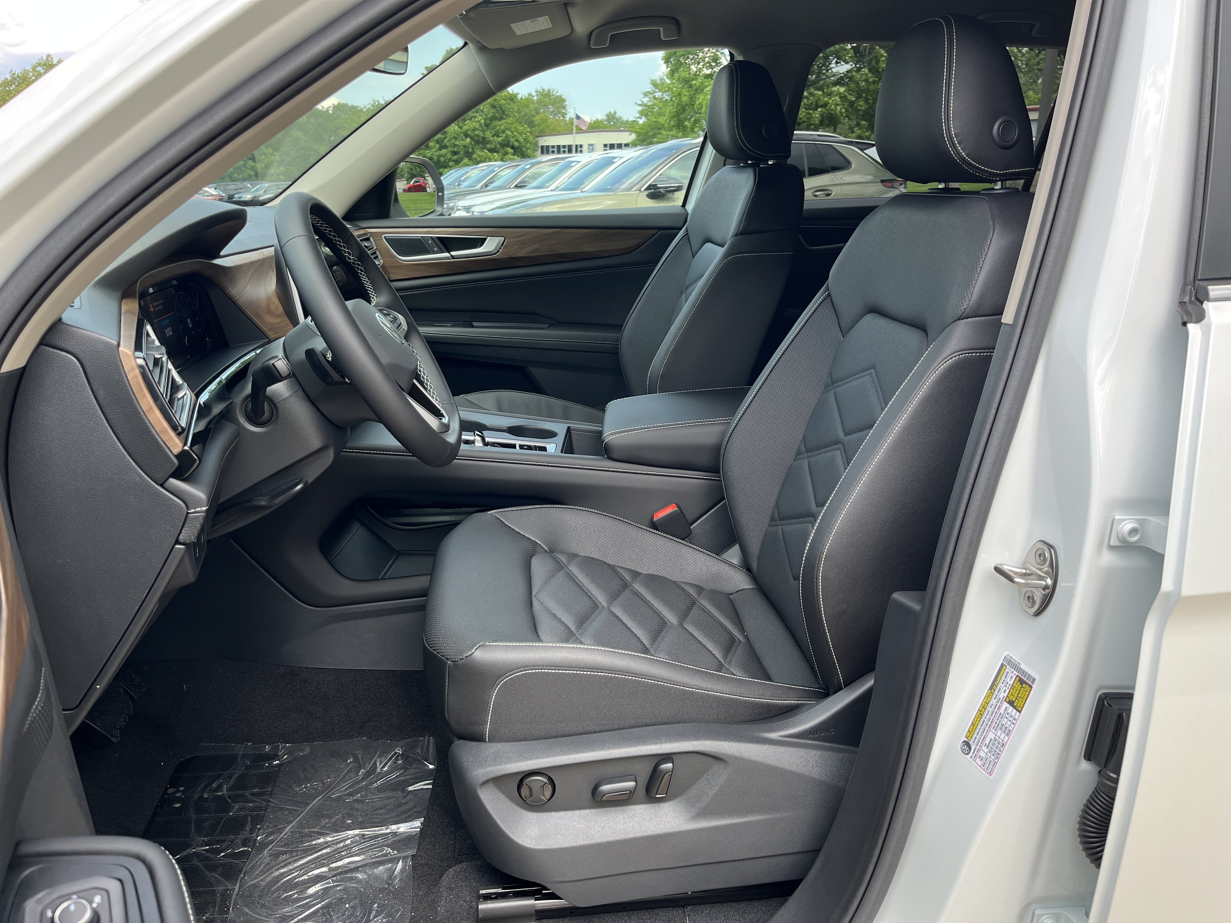 New 2026 Opal White Pearl Volkswagen 2.0T SE image 18