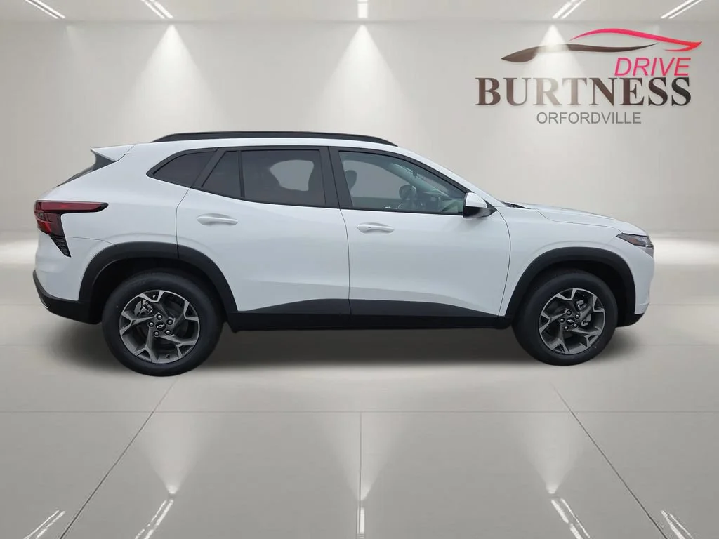 2026 Chevrolet Trax LT - Photo 8