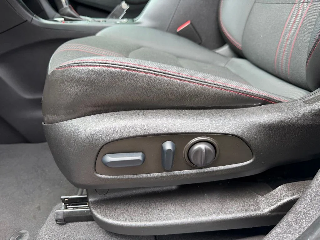 Used 2022 Summit White Chevrolet RS image 14