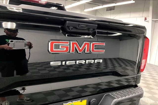 Used 2023 Onyx Black GMC Pro image 9