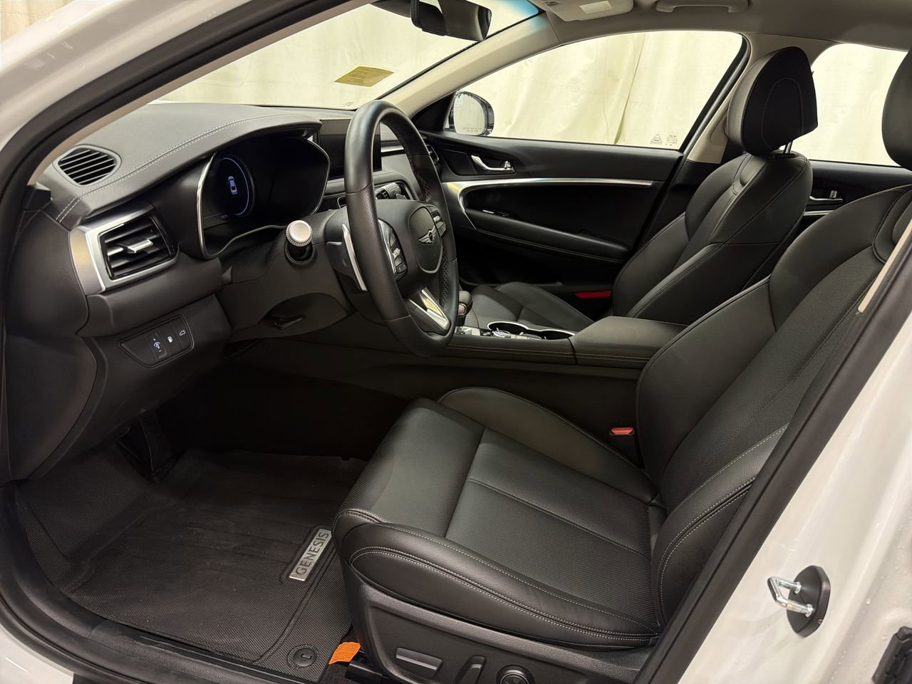 2025 GENESIS G70 Standard - Photo 13