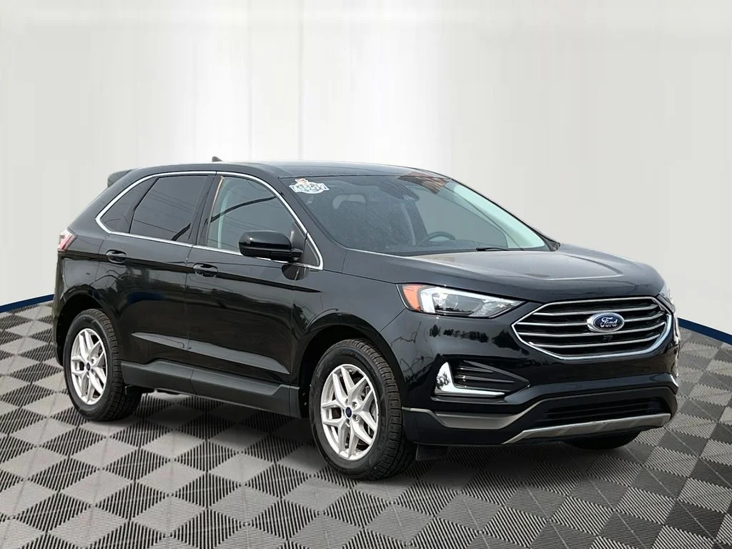 Used 2022 Black Ford SEL image 7