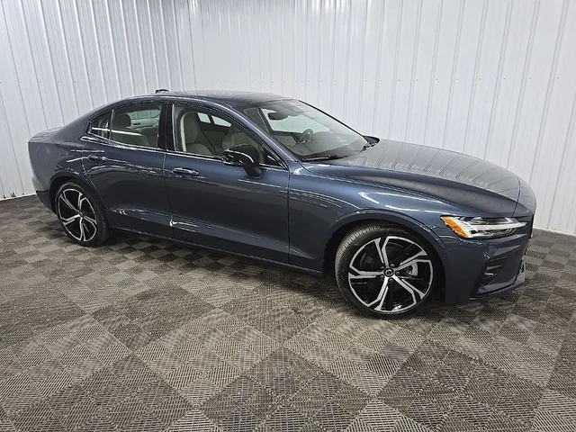 2024 Volvo S60 B5 Plus Dark Theme
