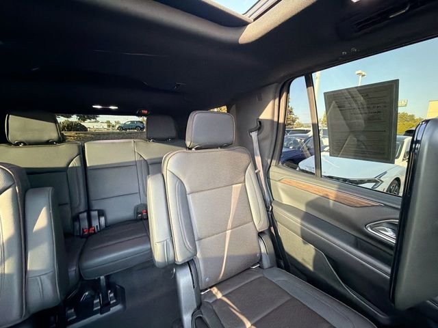Used 2021  Chevrolet High Country image 15