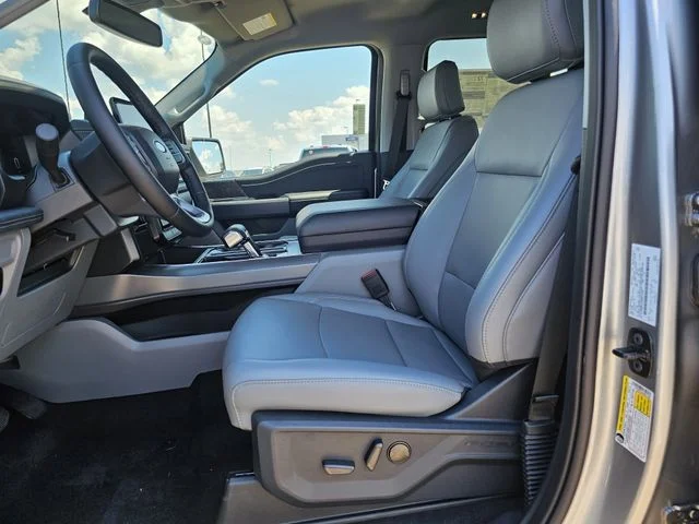 2025 Ford F-150 Lightning Flash - Photo 12