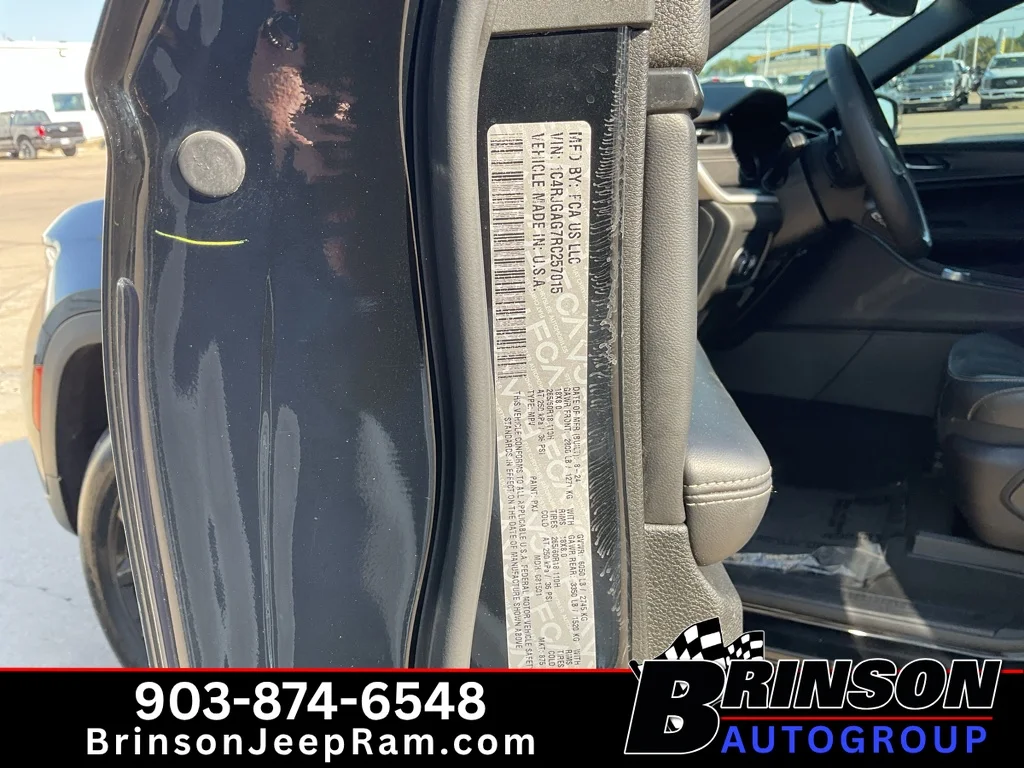 Used 2024 Diamond Black Crystal Pearlcoat Jeep Altitude image 32