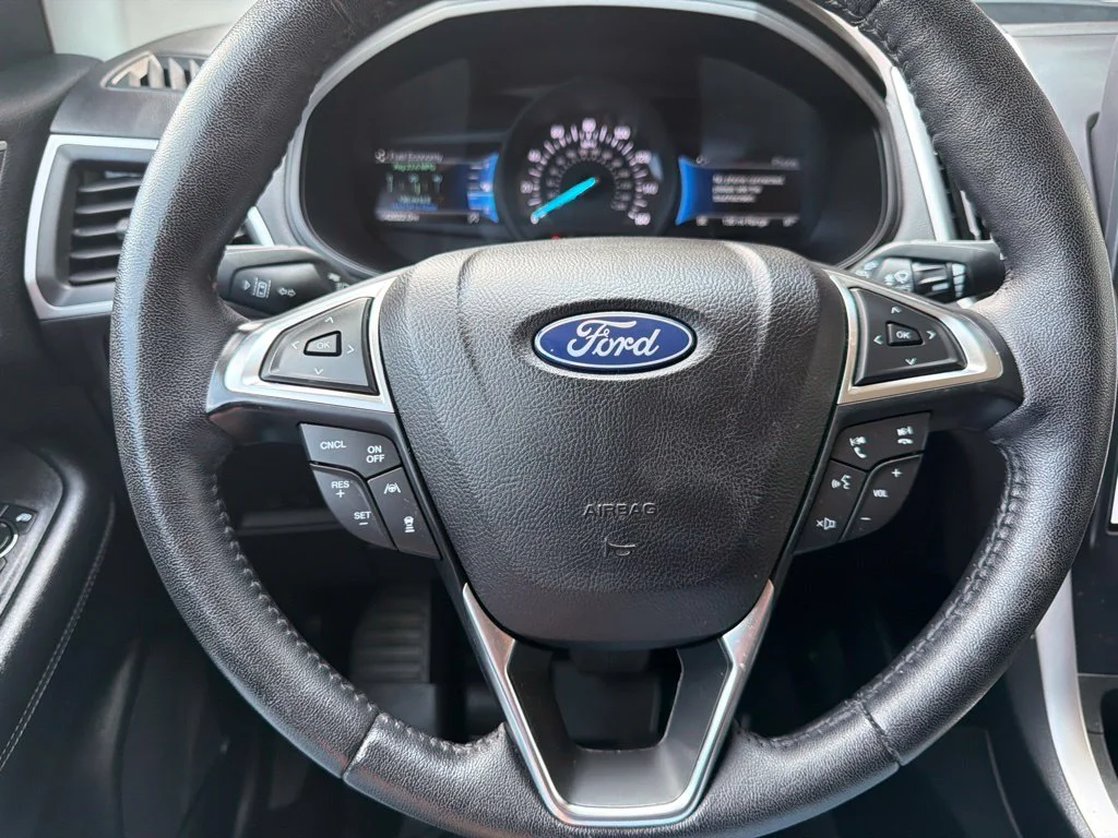 Used 2023 Rapid Red Metallic Tinted Clearcoat Ford SEL image 24