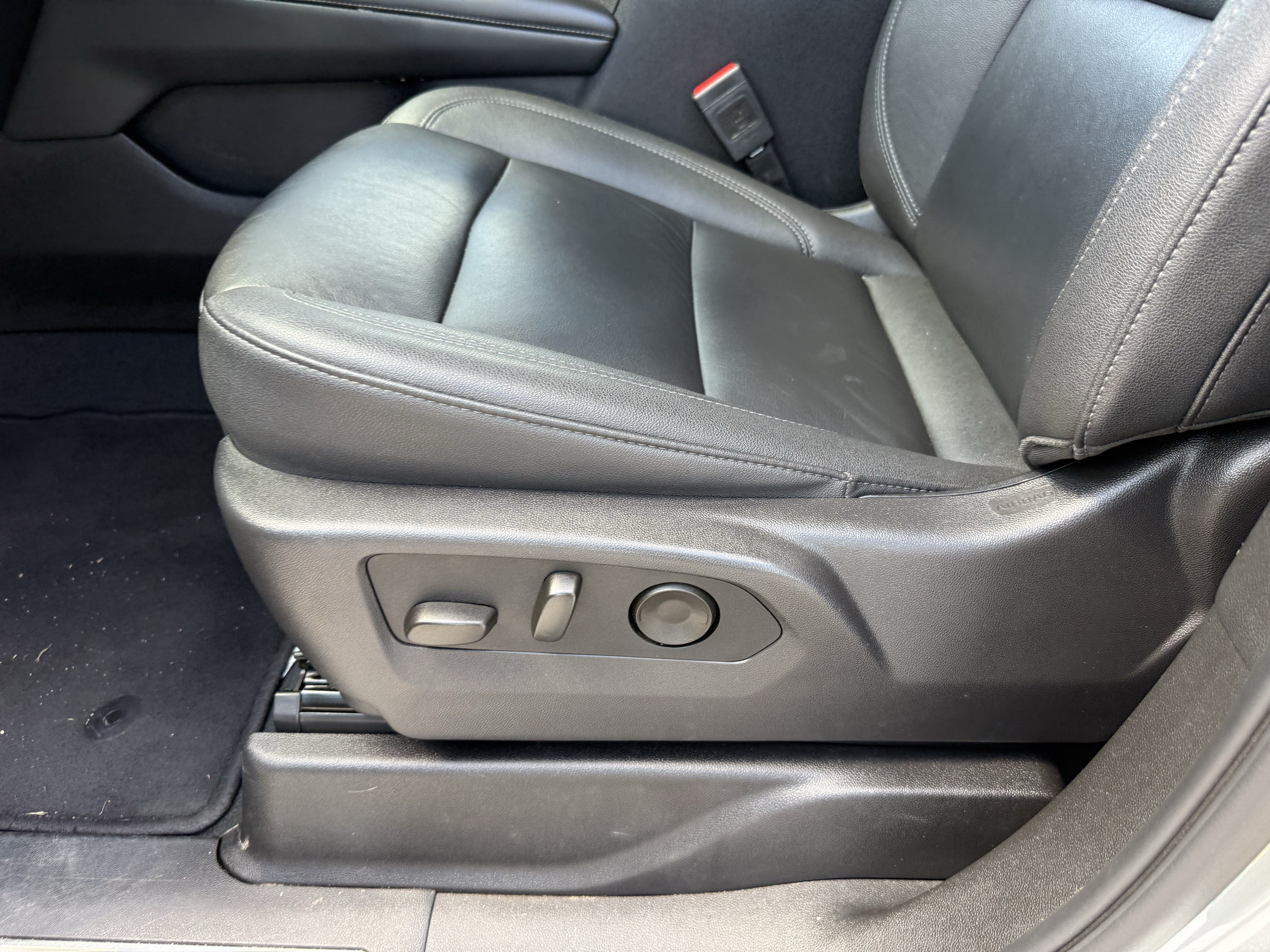 Used 2025 Sterling Gray Metallic Chevrolet Z71 image 27