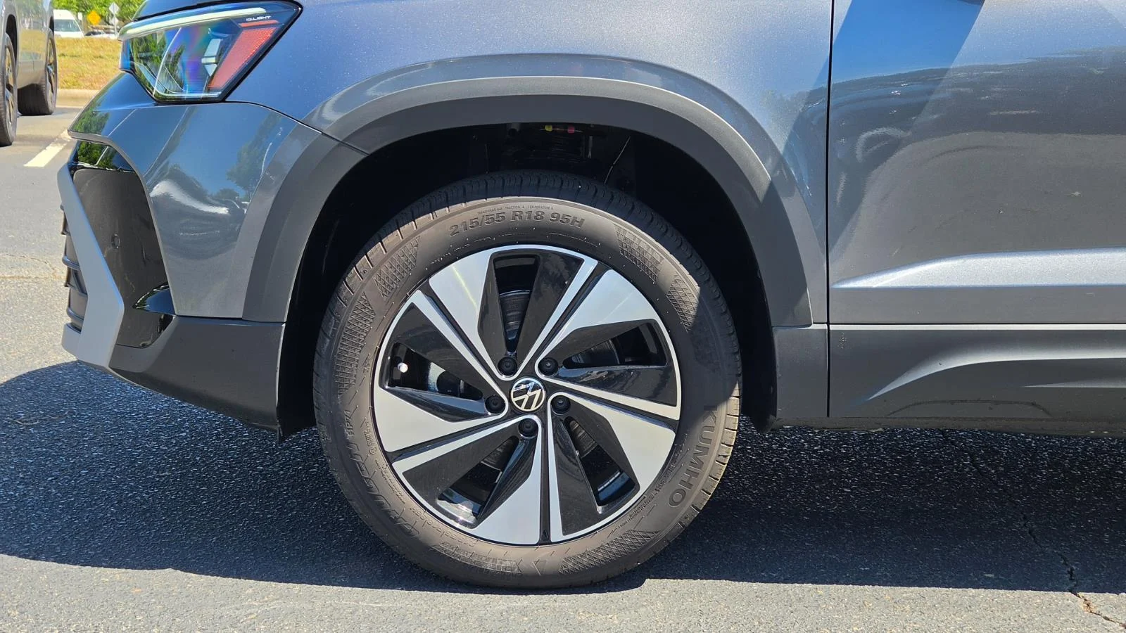 2025 Volkswagen Taos SE - Photo 14
