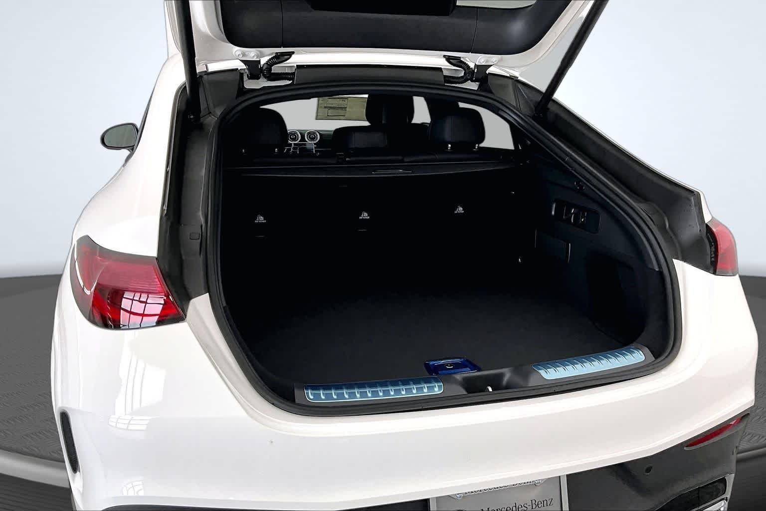 New 2026 Polar White Mercedes-Benz GLC 300 image 19