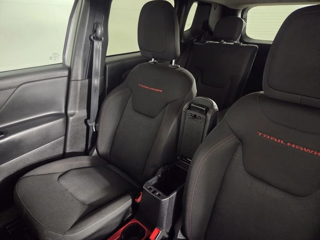 Used 2020 Glacier Metallic Clearcoat Jeep Trailhawk image 21