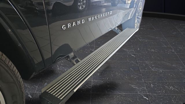 Used 2022 Diamond Black Crystal Pearlcoat Jeep Series II image 51