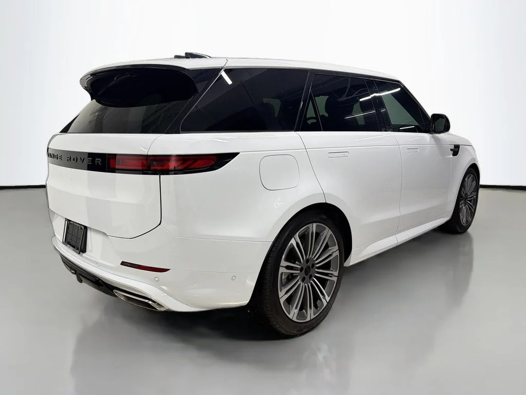 Used 2026 White Land Rover Dynamic SE image 9