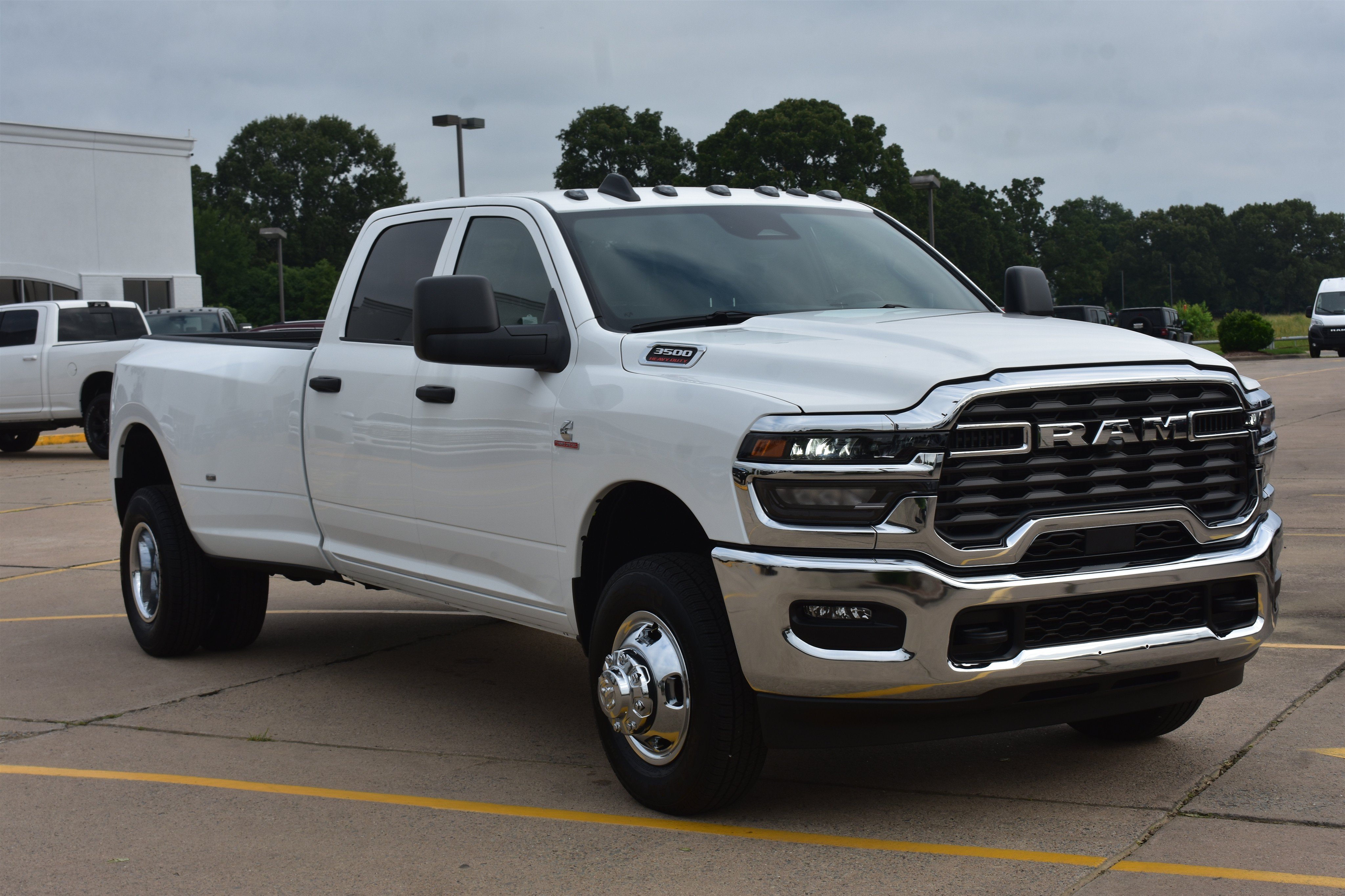 New 2026 Bright White Clear-Coat Exterior Paint RAM Tradesman image 3
