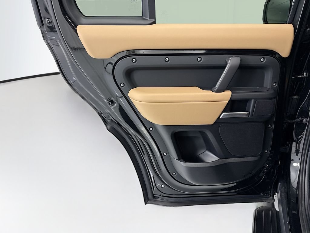 New 2026 Santorini Black LAND ROVER X-Dynamic SE image 25
