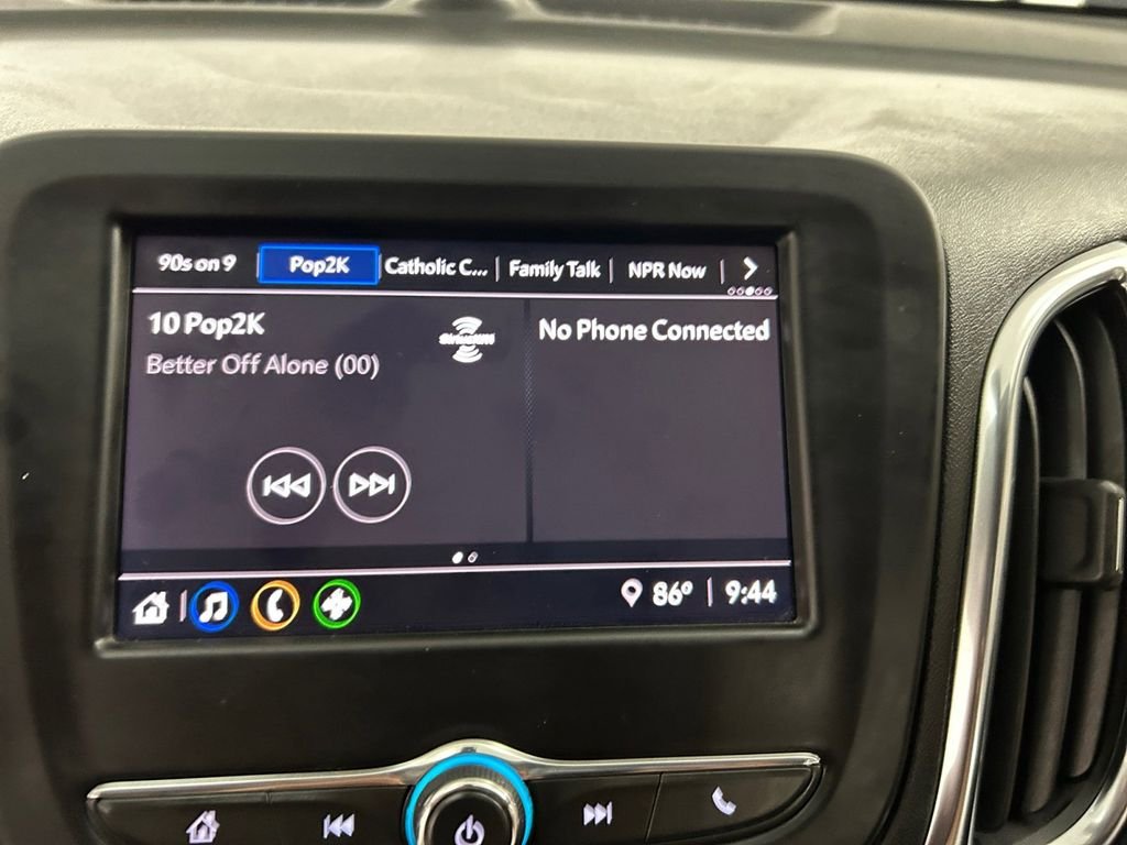 Used 2022 White Chevrolet LT image 11