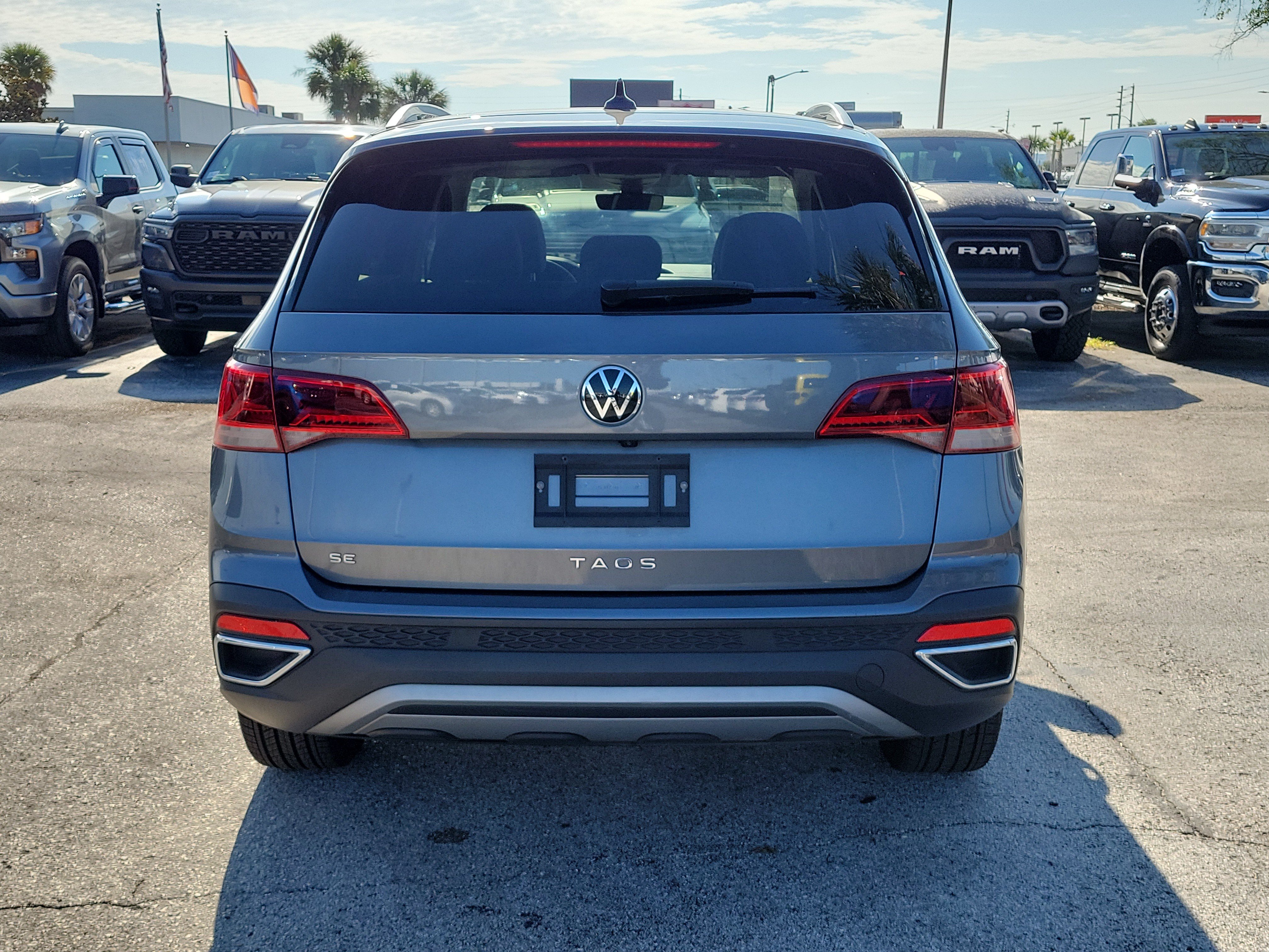 Used 2023  Volkswagen SE image 6