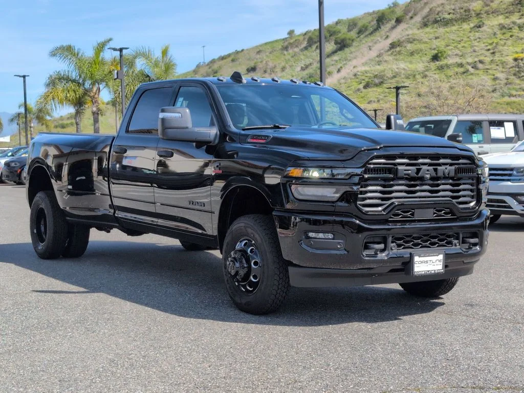 New 2026 Diamond Black Crystal Pearl-Coat Exterior Paint RAM Big Horn image 3