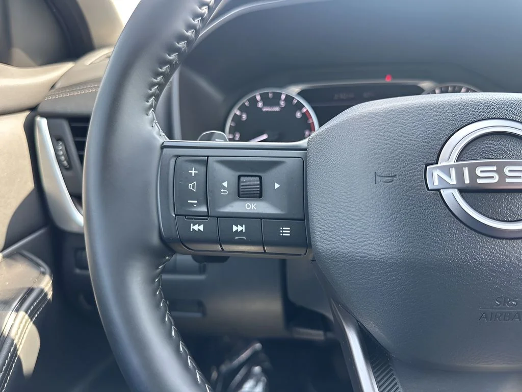 Used 2025 Silver Nissan SV image 14