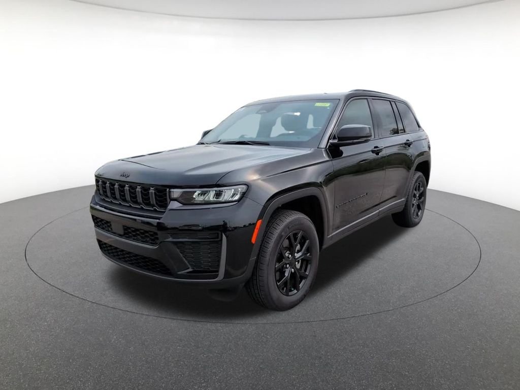 New 2026 Diamond Black Crystal Pearl-Coat Exterior Paint Jeep Altitude image 10