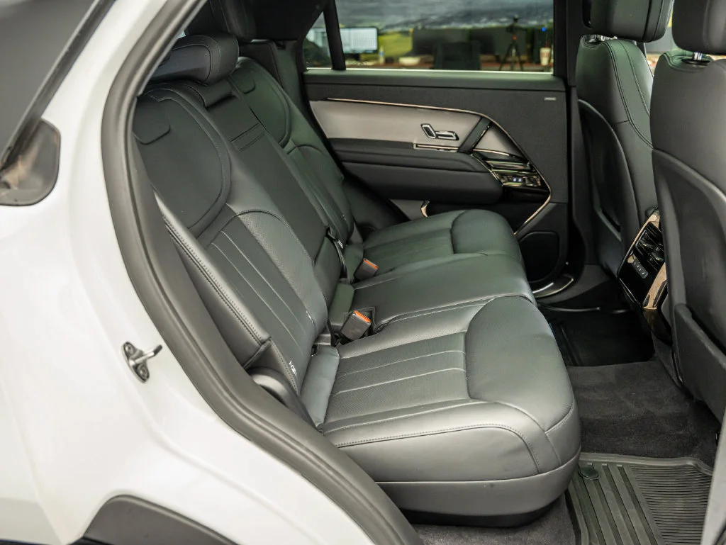 Used 2026 Fuji White Land Rover SE image 44