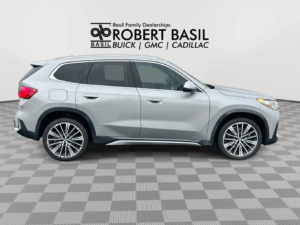 Used 2023 Silver BMW xDrive28i image 9