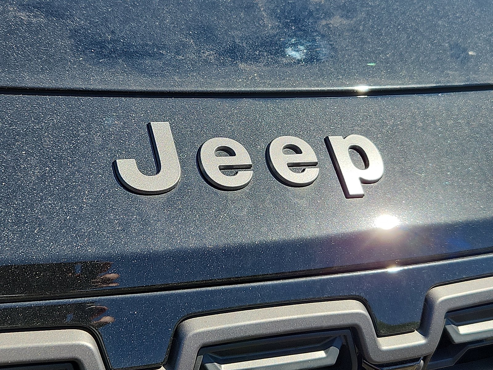 New 2026 Diamond Black Crystal Pearl-Coat Exterior Paint Jeep Limited 4x4 image 16