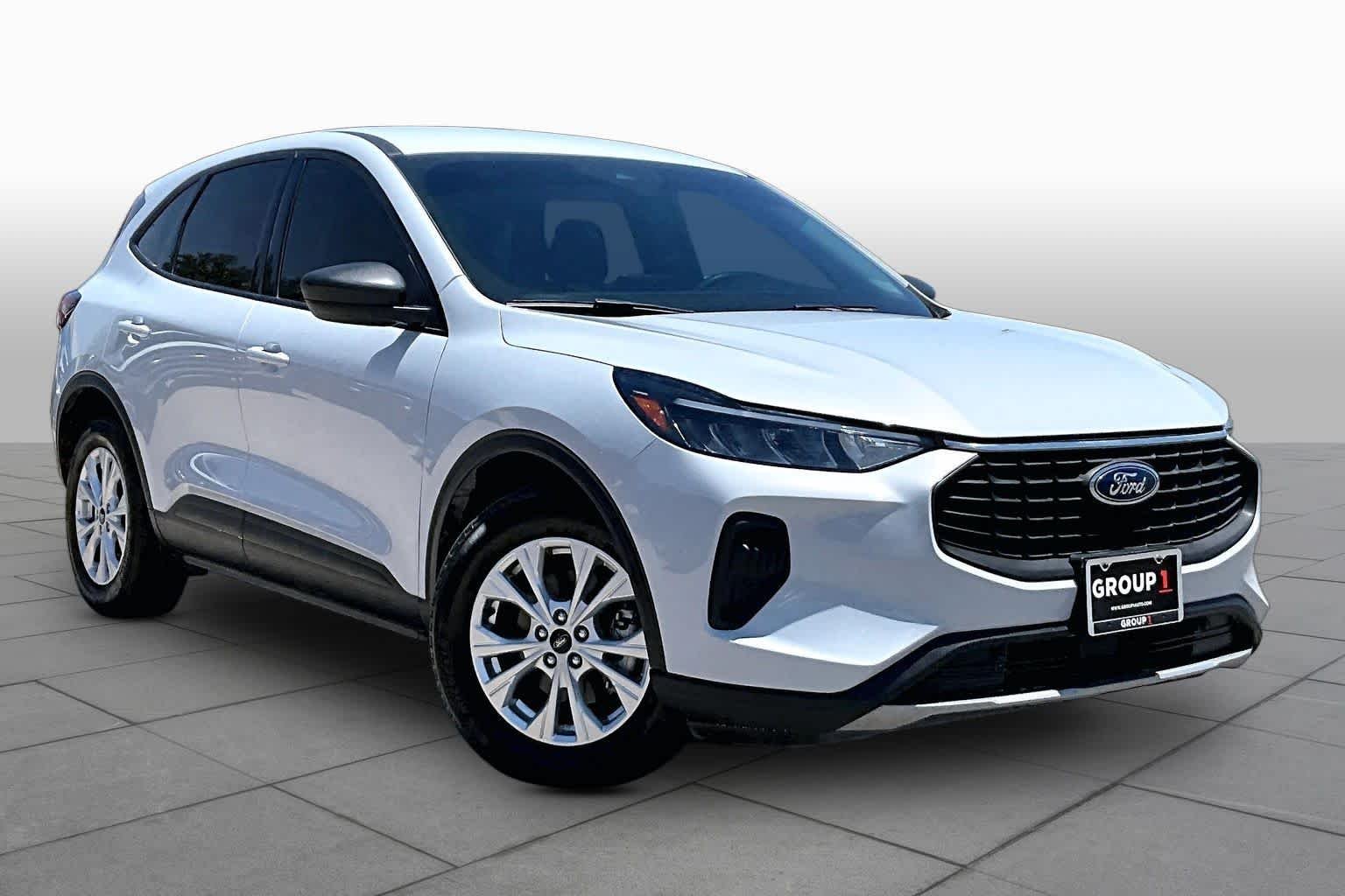 Used 2025 Space Silver Ford Active image 3