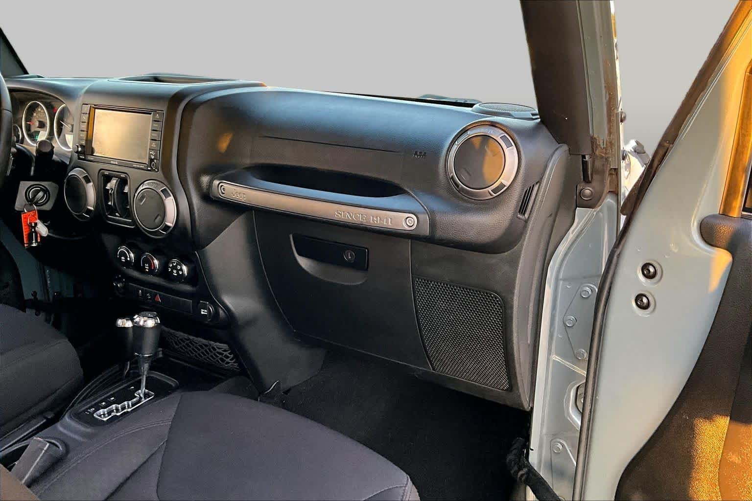 Used 2015 Anvil Clearcoat Jeep Sport image 19