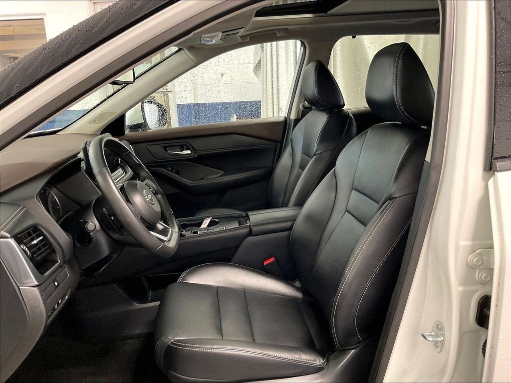 Used 2023 Pearl White Tricoat Nissan SL image 10