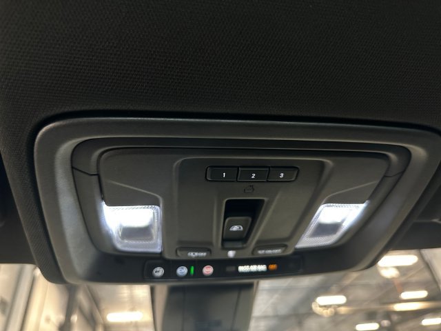 Used 2020 Red GMC AT4 image 39