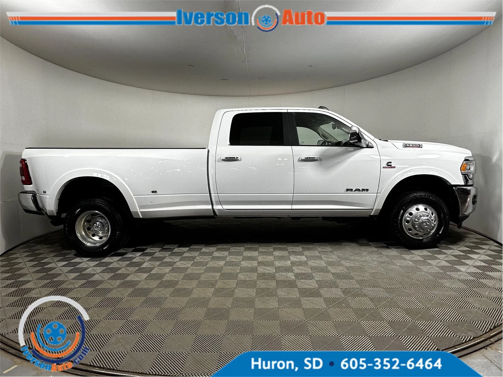 Used 2022 Bright White Clearcoat Ram Laramie image 11