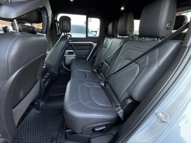 Used 2023 Silver Land Rover 130 SE image 29