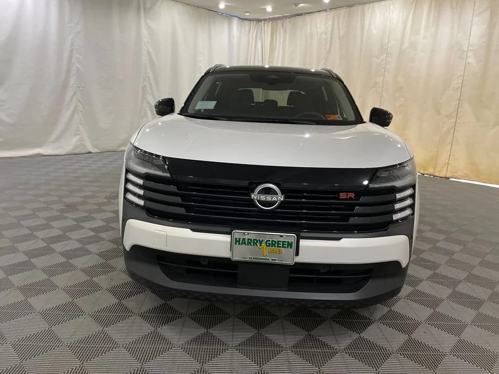 New 2026 Aspen White TriCoat / Super Black Two-tone Nissan SR image 2
