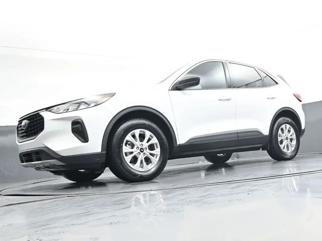 Used 2023 White Ford Active image 41