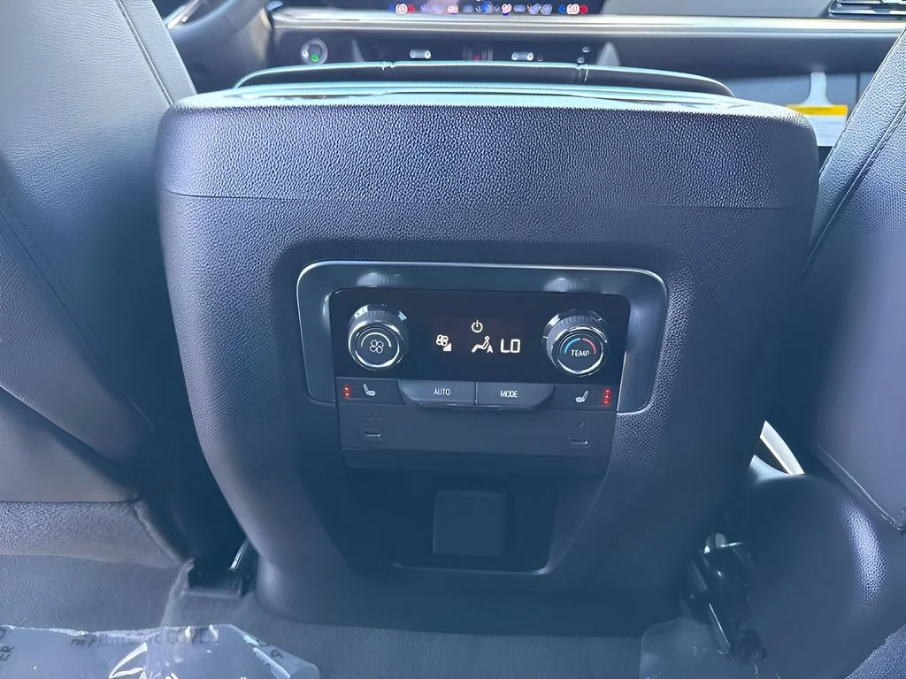 Used 2026 Polar White Tricoat Chevrolet Premier image 18