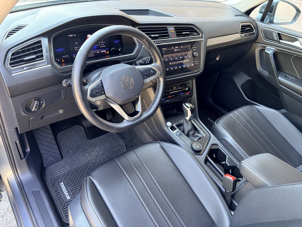 Used 2024 Platinum Gray Metallic Volkswagen SE image 12
