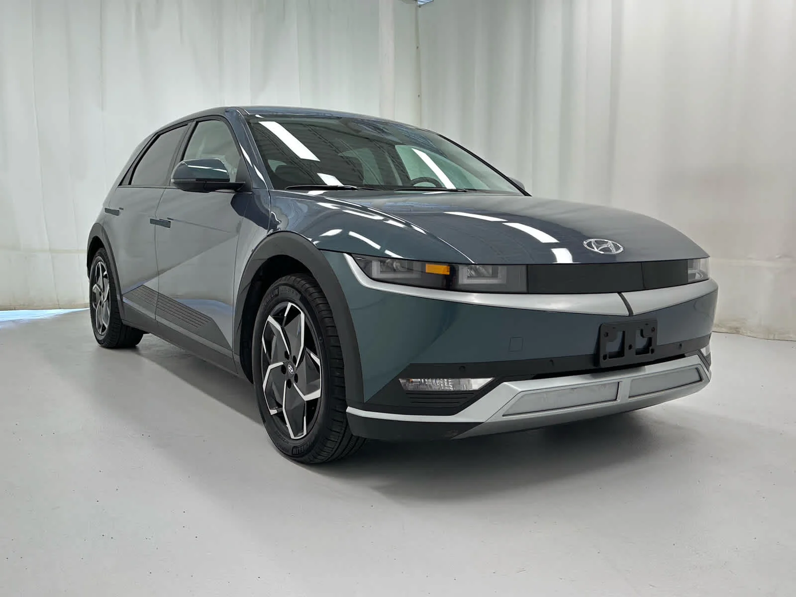 Used 2024 Digital Teal Hyundai SEL image 2