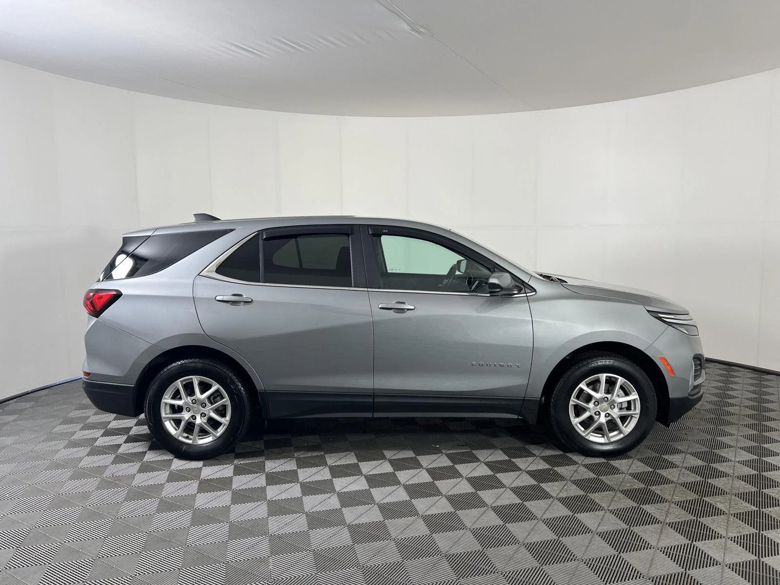 Used 2024 Sterling Gray Metallic Chevrolet LT image 27