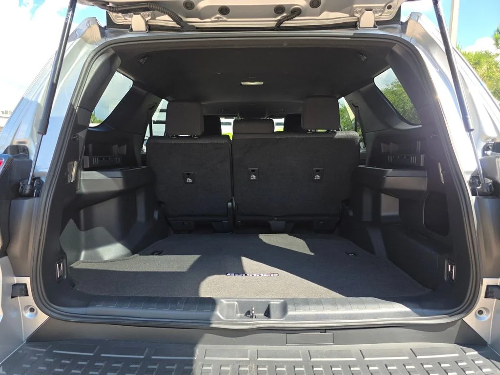 Used 2025  Toyota SR5 image 19