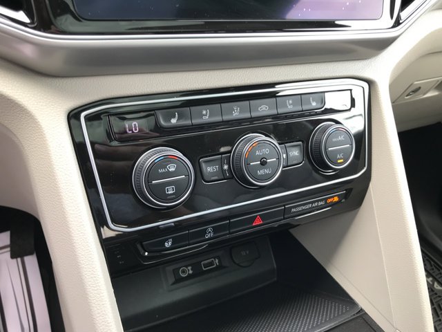 Used 2019 Fortana Red Metallic Volkswagen 3.6L V6 SEL Premium image 25