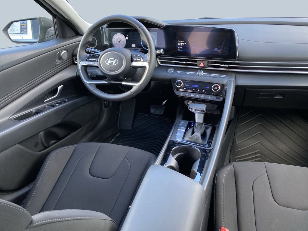 2025 Hyundai Elantra SEL - Photo 15