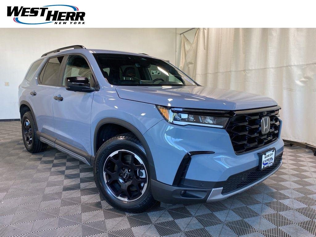 Used 2025 Lunar Silver Metallic Honda TrailSport image 1