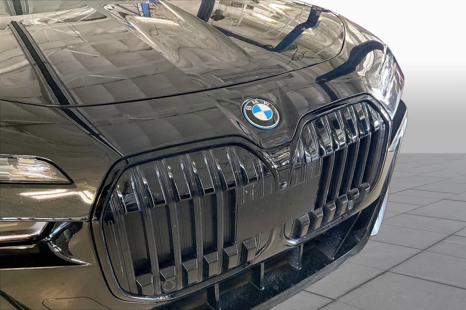 Certified Used 2024 Black Sapphire Metallic BMW xDrive60 image 29