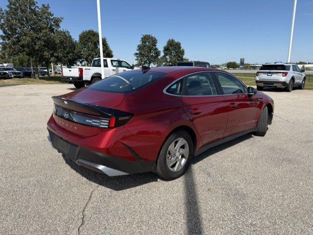 Certified Used 2025 Red Hyundai SE image 7