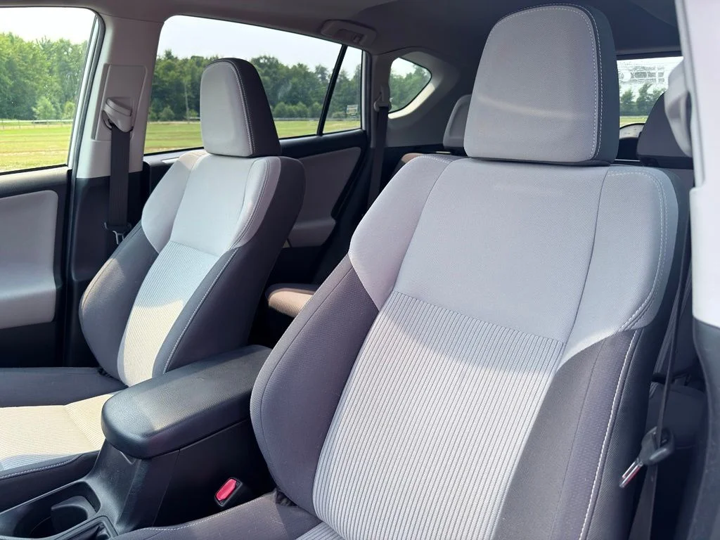 Used 2014 White Toyota XLE image 22