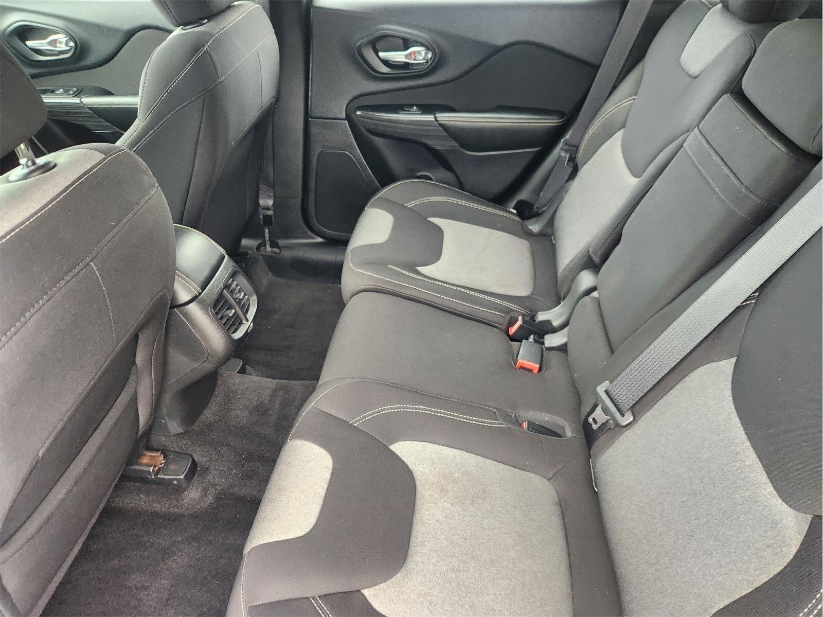 Used 2015 Bright White Clearcoat Jeep Sport image 30