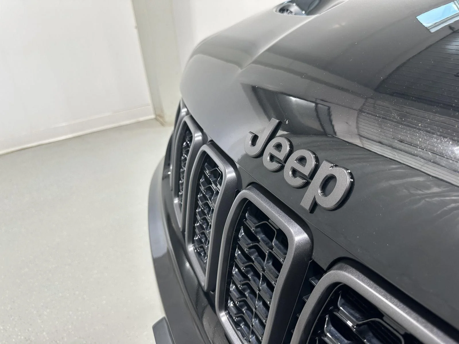 Used 2021 Diamond Black Crystal Pearl Jeep Overland image 29