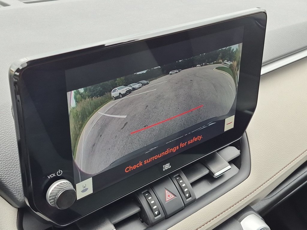 Used 2023  Toyota XLE Premium image 19